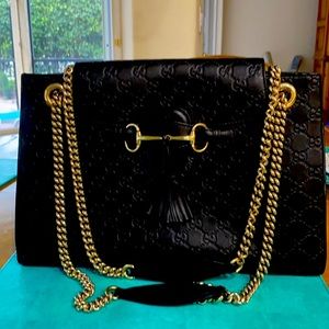 Authentic Gucci shoulder bag looks like new